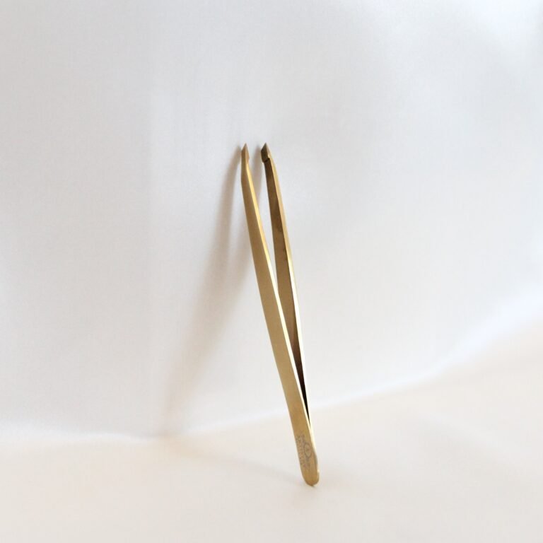 eyebrow tweezer